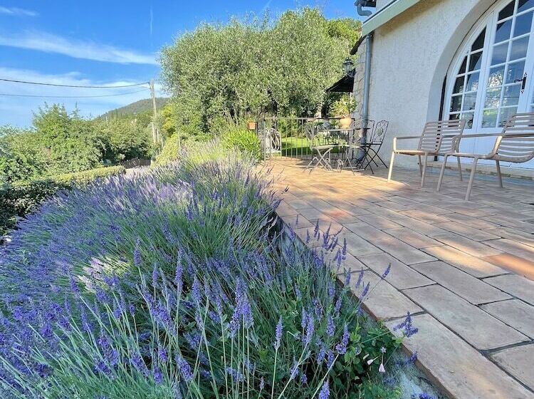 تختخواب و صبحانه Villa Daphné