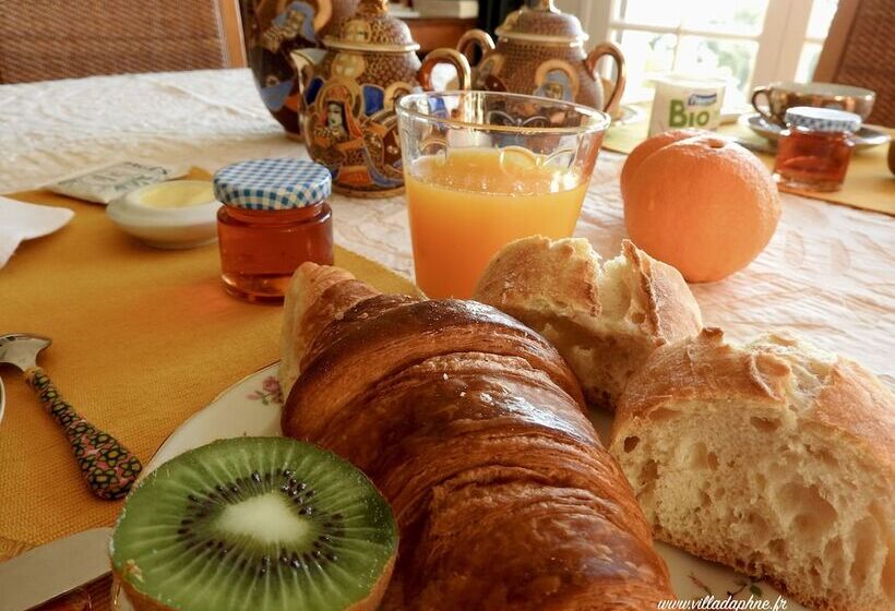 تختخواب و صبحانه Villa Daphné