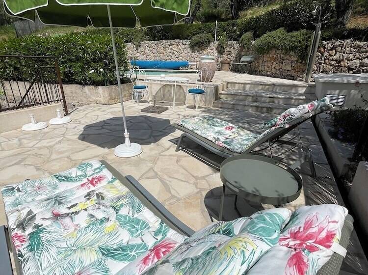 تختخواب و صبحانه Villa Daphné