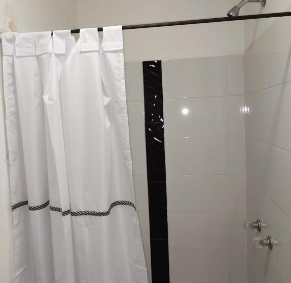 هتل Black & White