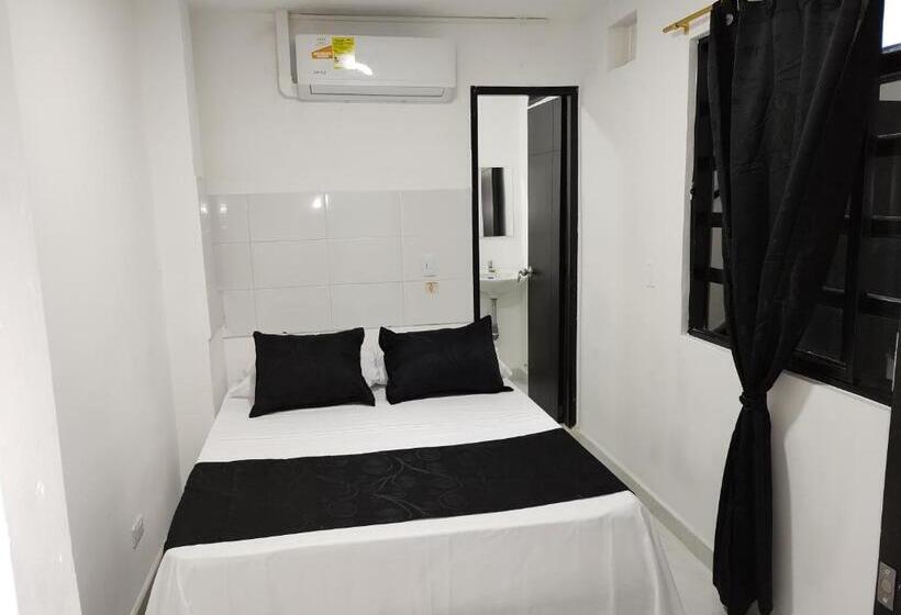 هتل Black & White