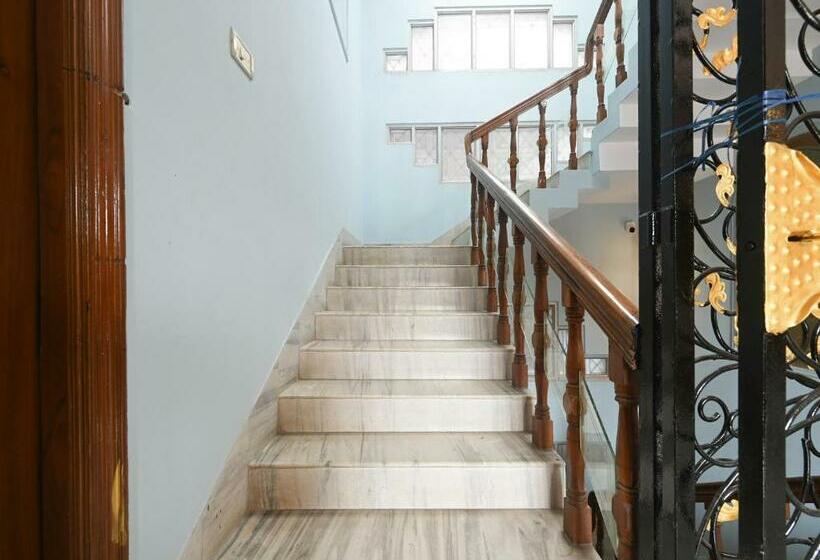 Отель Oyo 84477 M Palace Villa