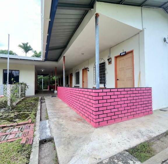 ホテル Oyo 90415 Seri Desa Homestay