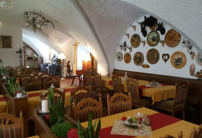 هتل Zum Ehem. Königl. Bayr. Forsthaus