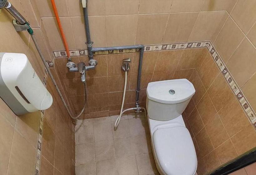 בית מלון כפרי Icha Homestay Near Terminal Purabaya Madiun