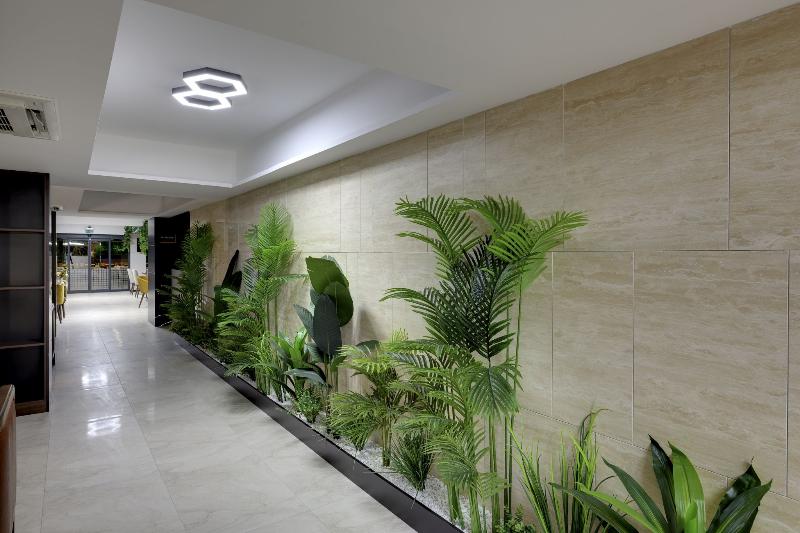 هتل Leo Suites
