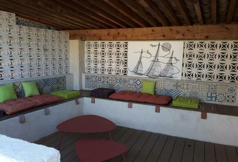 تختخواب و صبحانه Le Mas Des Hibiscus