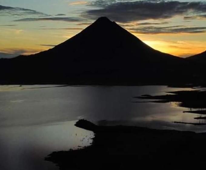 تختخواب و صبحانه Sunset Inn