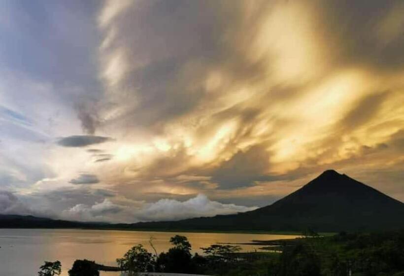 تختخواب و صبحانه Sunset Inn