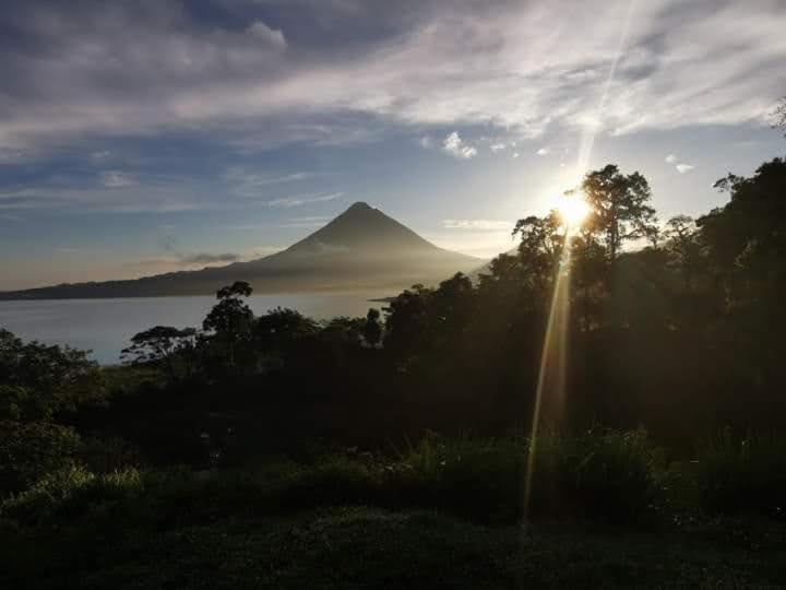 تختخواب و صبحانه Sunset Inn