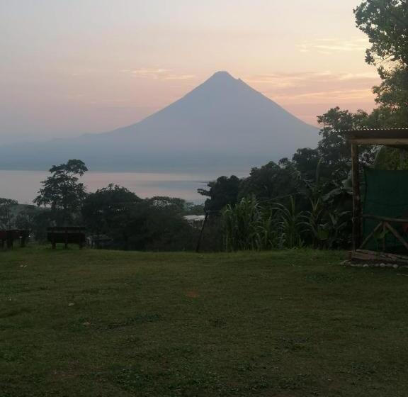 تختخواب و صبحانه Sunset Inn