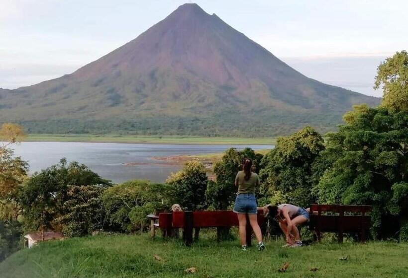 تختخواب و صبحانه Sunset Inn