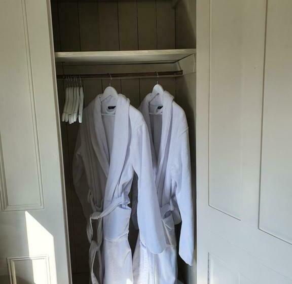 مبيت وإفطار The Lodge Stanwell