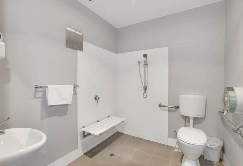 هتل Canberra Accommodation Centre