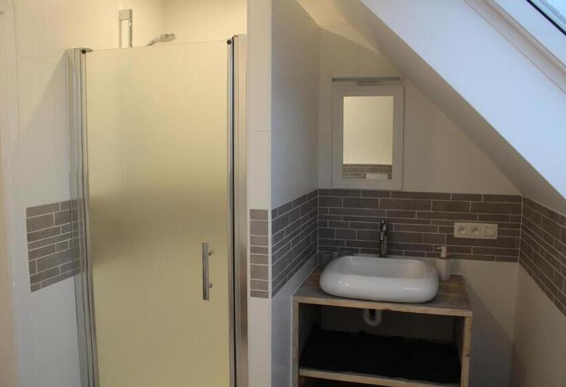 Saffels Nest 33