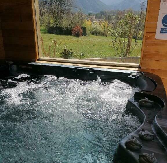 住宿加早餐  Chambre Avec Jacuzzi Privatif Le Pêcher