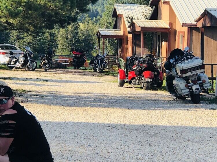 مُتل Black Hills Cabins At Quail S Crossing
