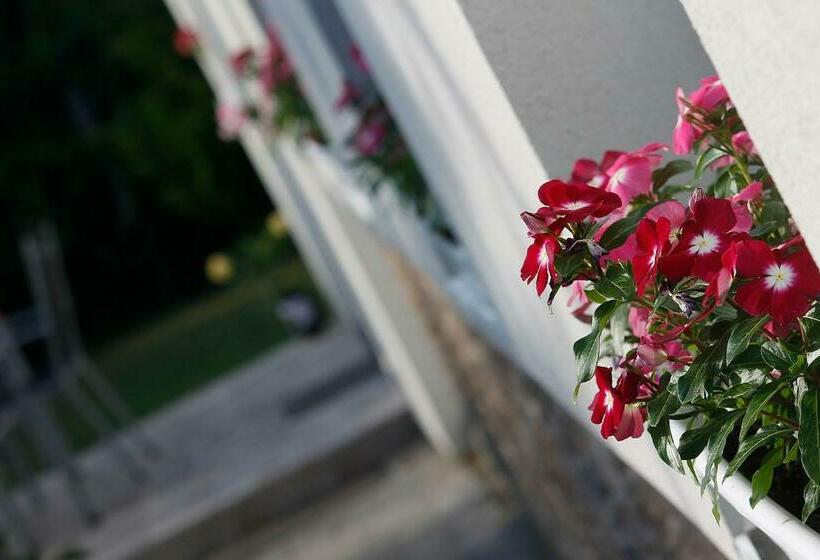 ペンション Hóvirág Apartman Balatonberény
