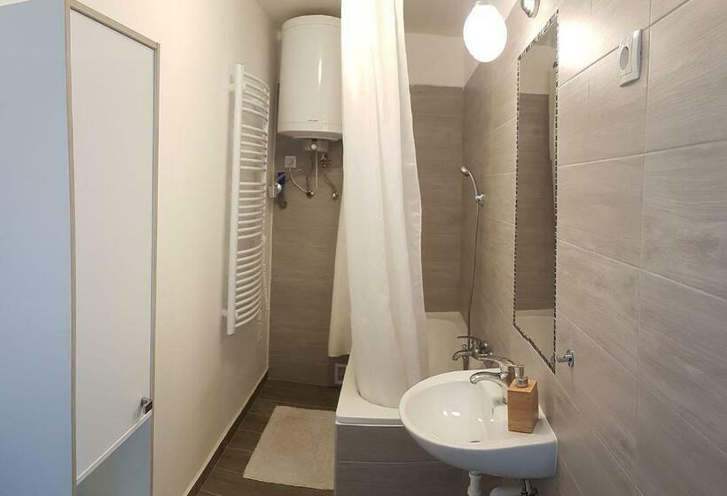 ペンション Hóvirág Apartman Balatonberény