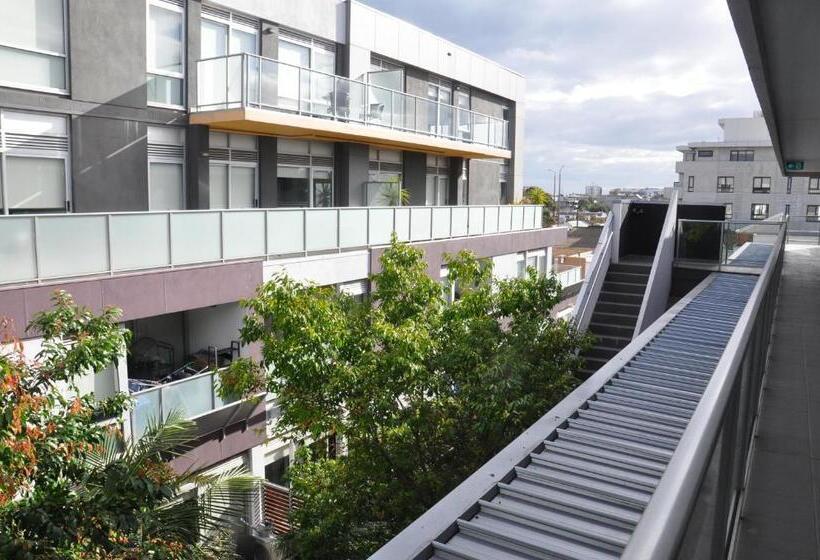 בית מלון כפרי St Kilda Central Apartments