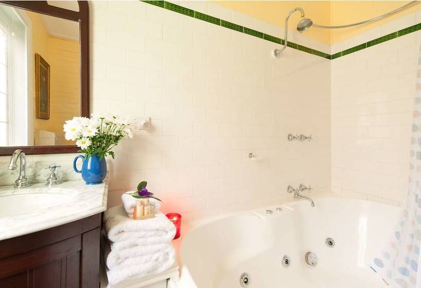 فندق Adeline Bed And Breakfast