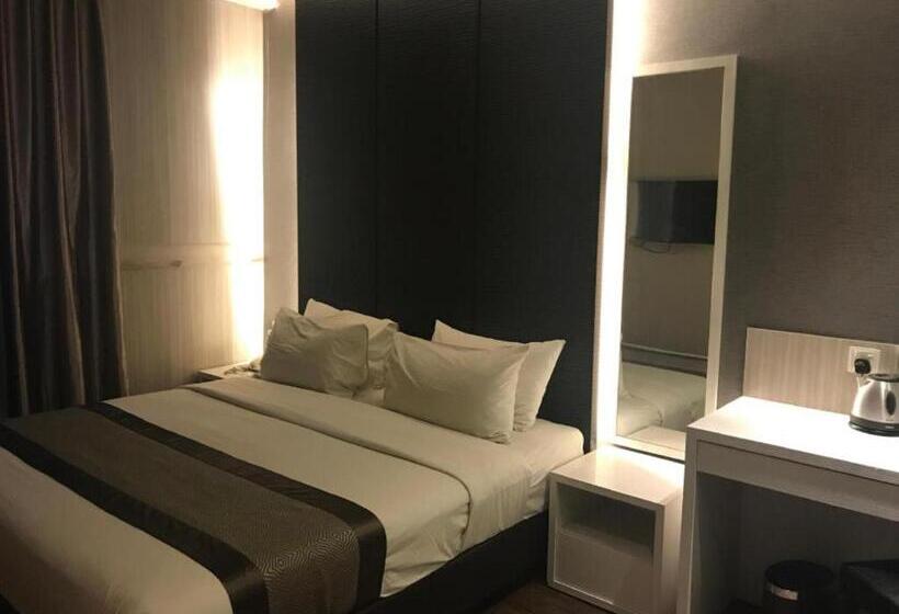 Отель Austin Paradise Pulai Utama