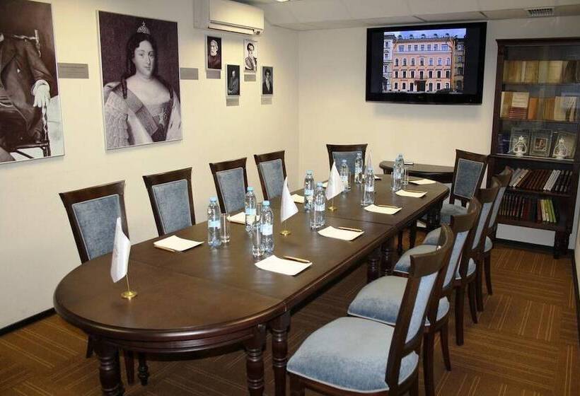 هتل Cronwell Inn Stremyannaya