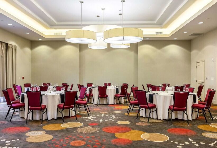 هتل Embassy Suites Newark Airport