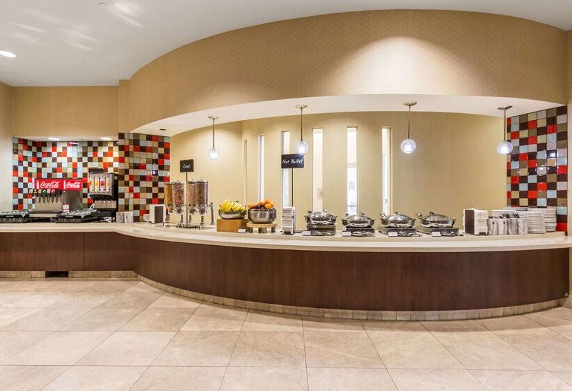هتل Embassy Suites Newark Airport