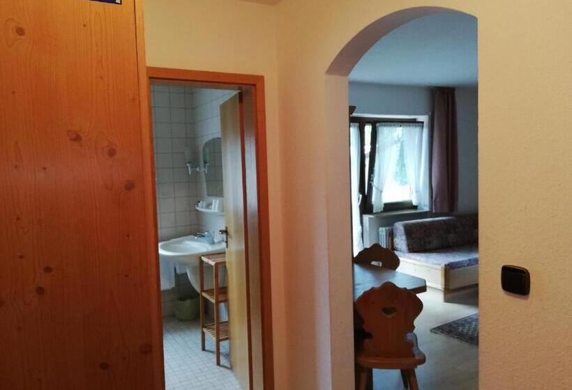 ホテル Gästehaus Rössle