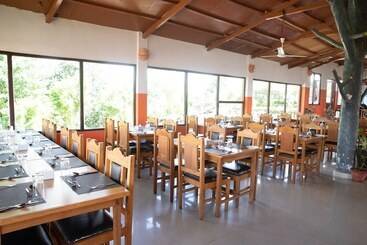 هتل Himalayan Deurali Resort