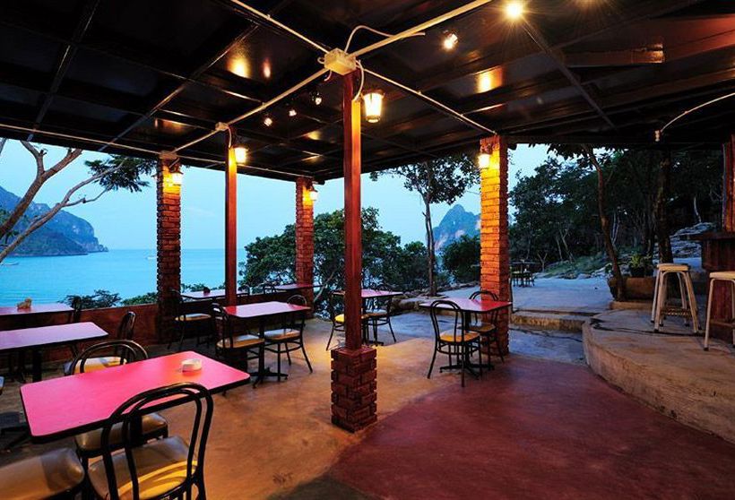 هتل Phuphaya Seaview Resort  Adults Only