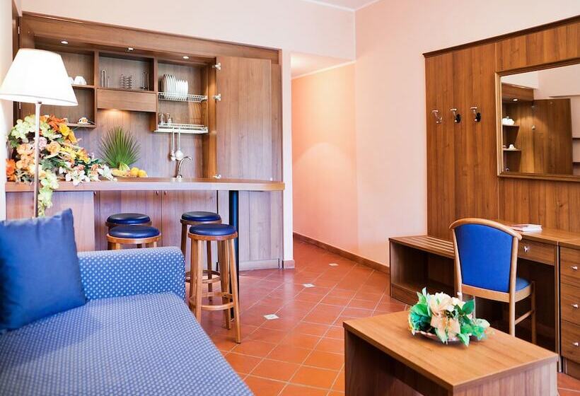 هتل Tindari Resort & Marina Beach