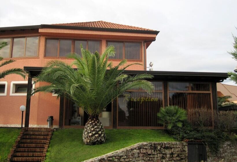 هتل Tindari Resort & Marina Beach