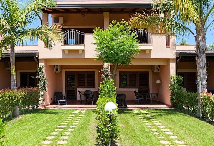 هتل Tindari Resort & Marina Beach