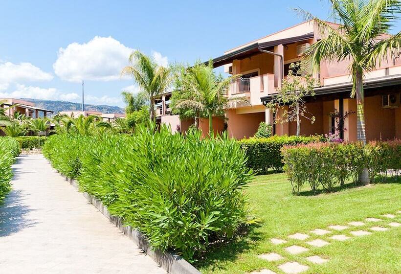 هتل Tindari Resort & Marina Beach