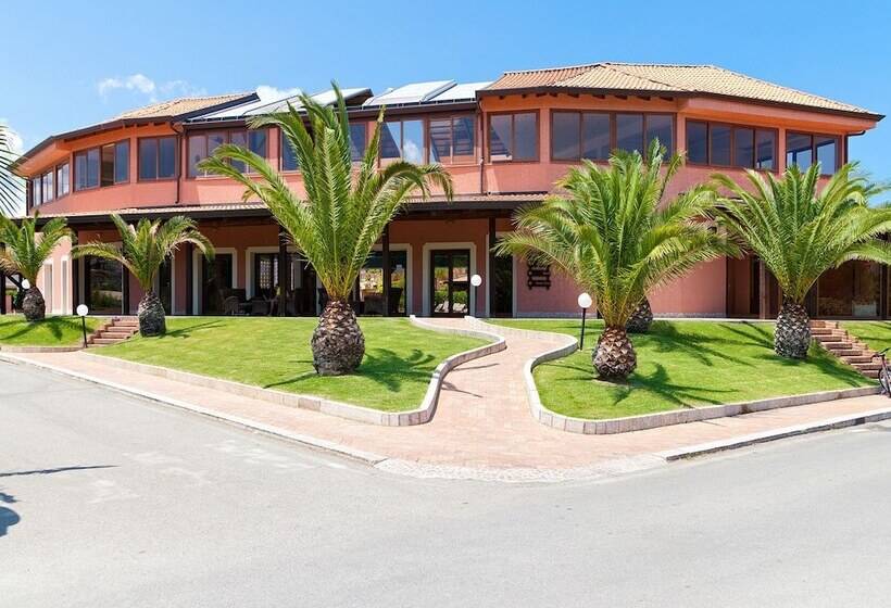 هتل Tindari Resort & Marina Beach
