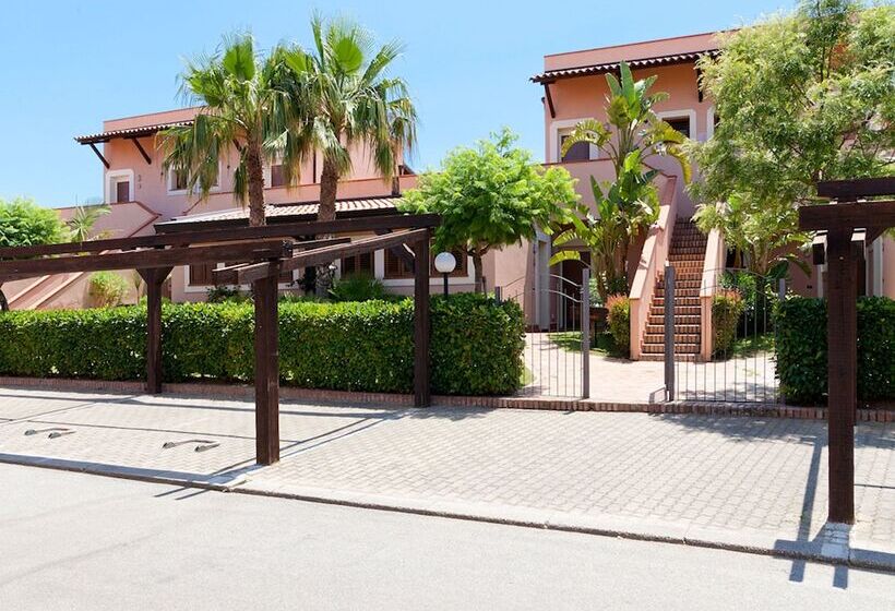 هتل Tindari Resort & Marina Beach