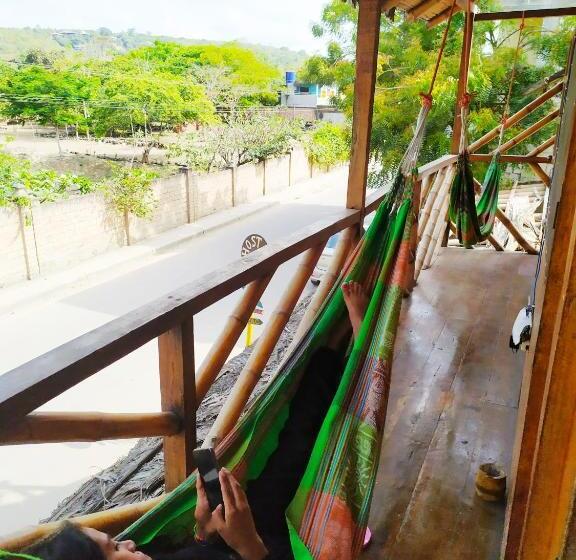 هاستل Iguana Beach House