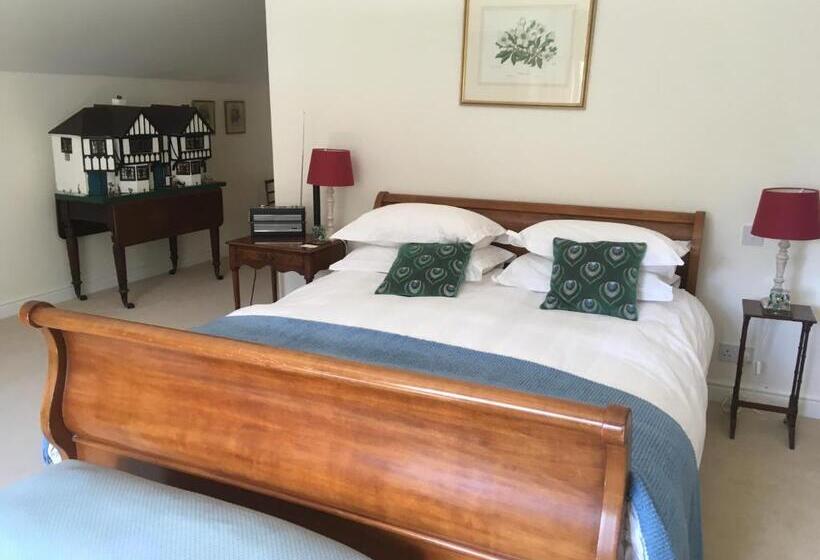 تختخواب و صبحانه Field End House Strawberry Lane Meysey Hampton