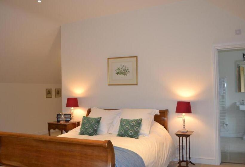 تختخواب و صبحانه Field End House Strawberry Lane Meysey Hampton