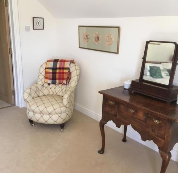 تختخواب و صبحانه Field End House Strawberry Lane Meysey Hampton