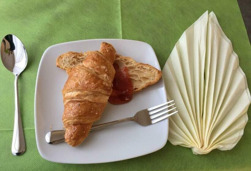 تختخواب و صبحانه Villa Torbole