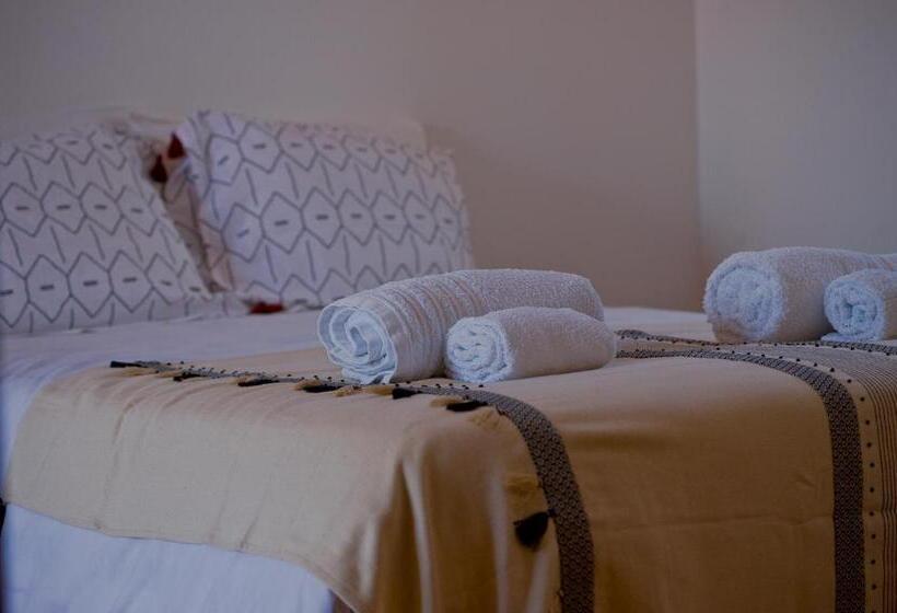 پانسیون Retromovement House