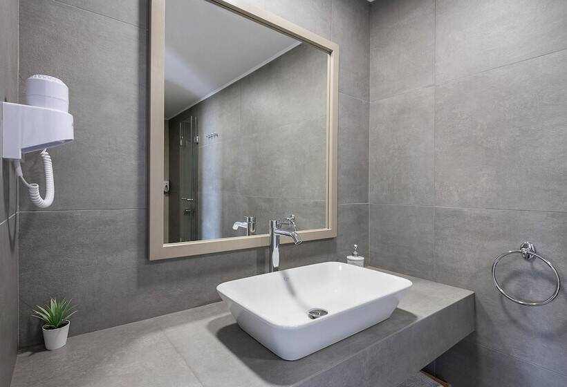 هتل Alianthos Suites