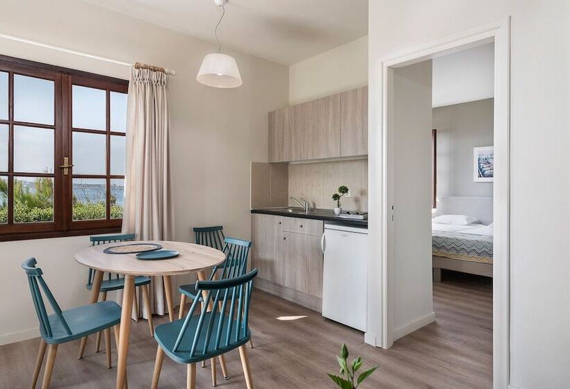 هتل Alianthos Suites