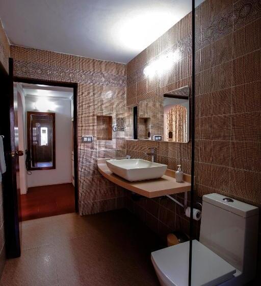 هتل Coconut Creek Resort   Dabolim Airport