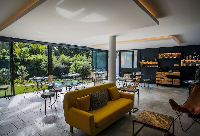 هتل Hôtel Les Frères Ibarboure
