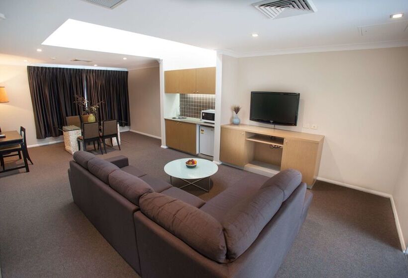 Ramada Hotel & Suites By Wyndham Cabramatta