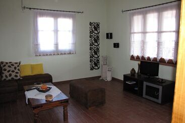 Elia Houses